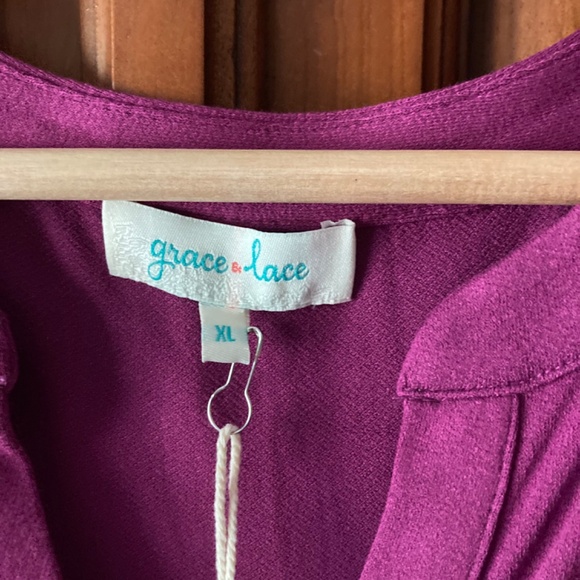 Grace & Lace fushia button down sleeveless blouse. Size XL - Picture 3 of 3